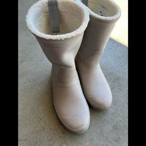 Hunter lined boots in lilac w/ foldable soft top. Perfect for fall/winter size 8